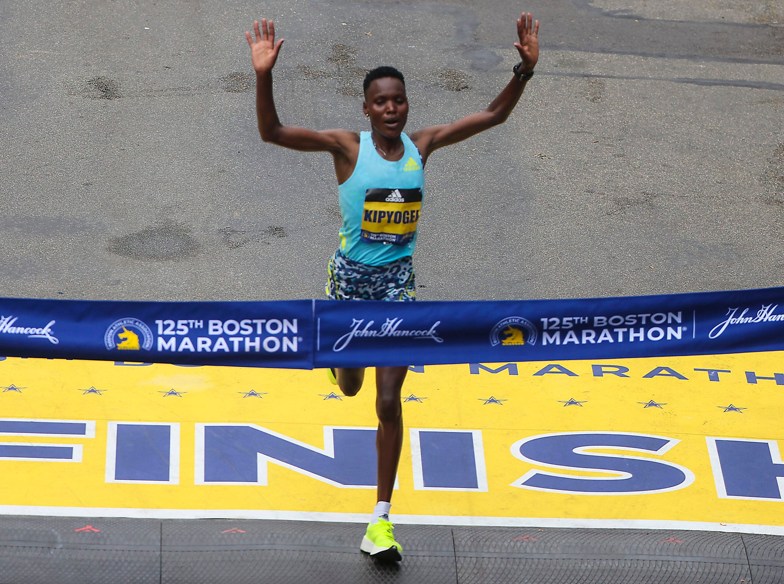 How much prize money do you get for winning the 2022 Boston Marathon