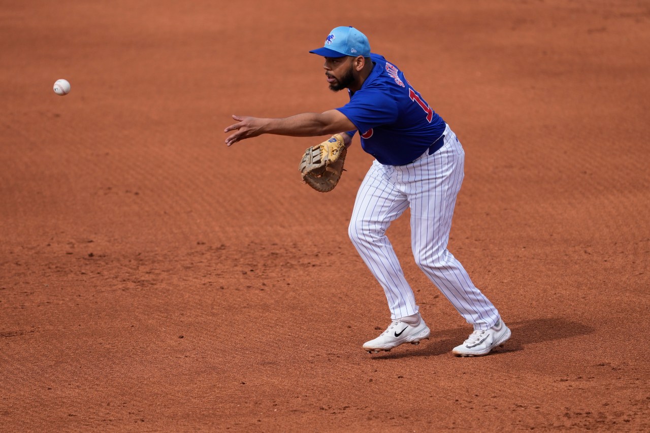 Chicago Cubs release reliever Carl Edwards Jr. and infielder Dominic