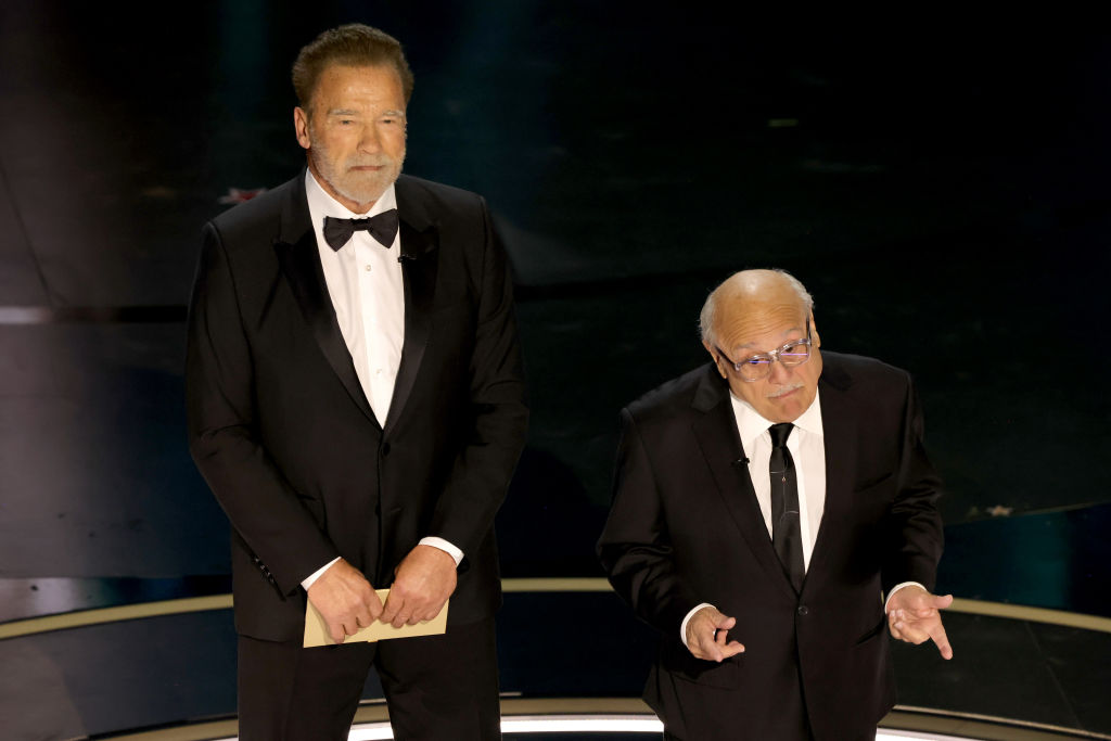 Schwarzenegger and DeVito rib Keaton at Oscars Patabook News