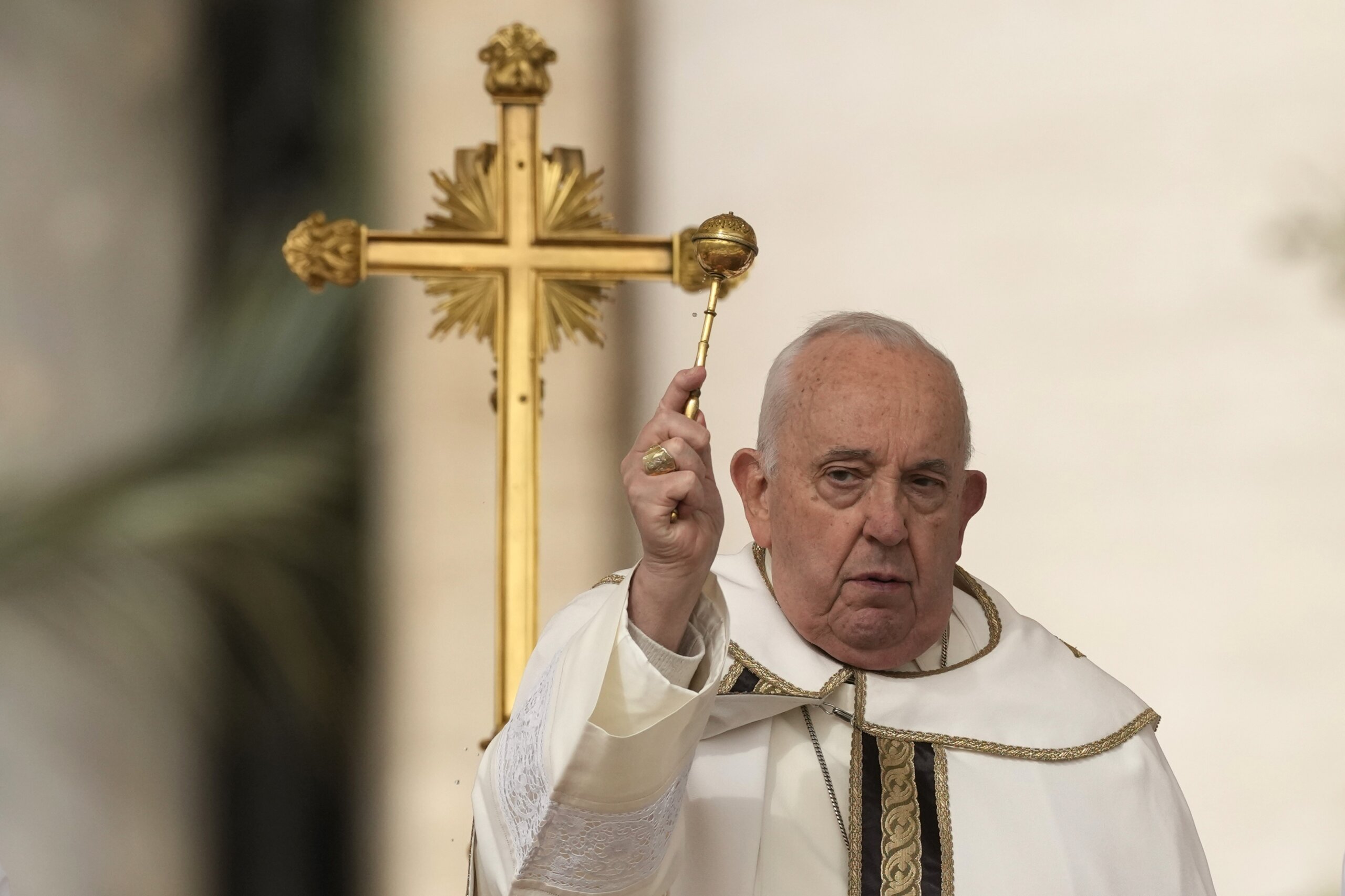 Pope health concerns, presides over blustery Easter Sunday