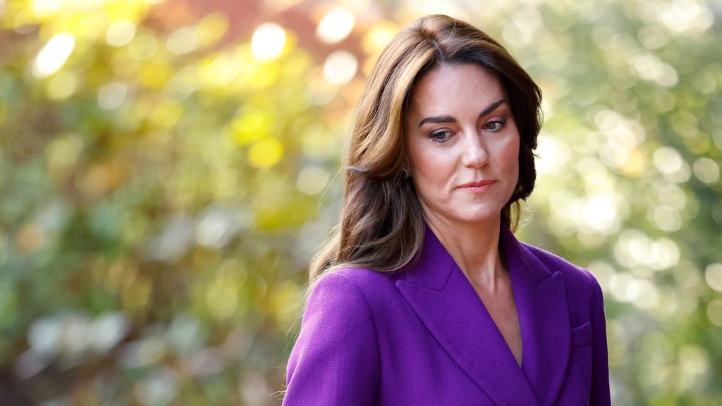 Kate Middleton apologizes for 'confusion' caused by edited photo