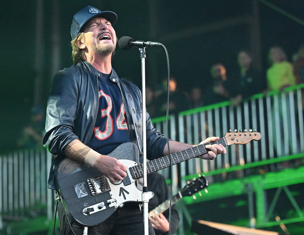 Bradley Cooper joins Eddie Vedder, Pearl Jam at BottleRock Napa Valley