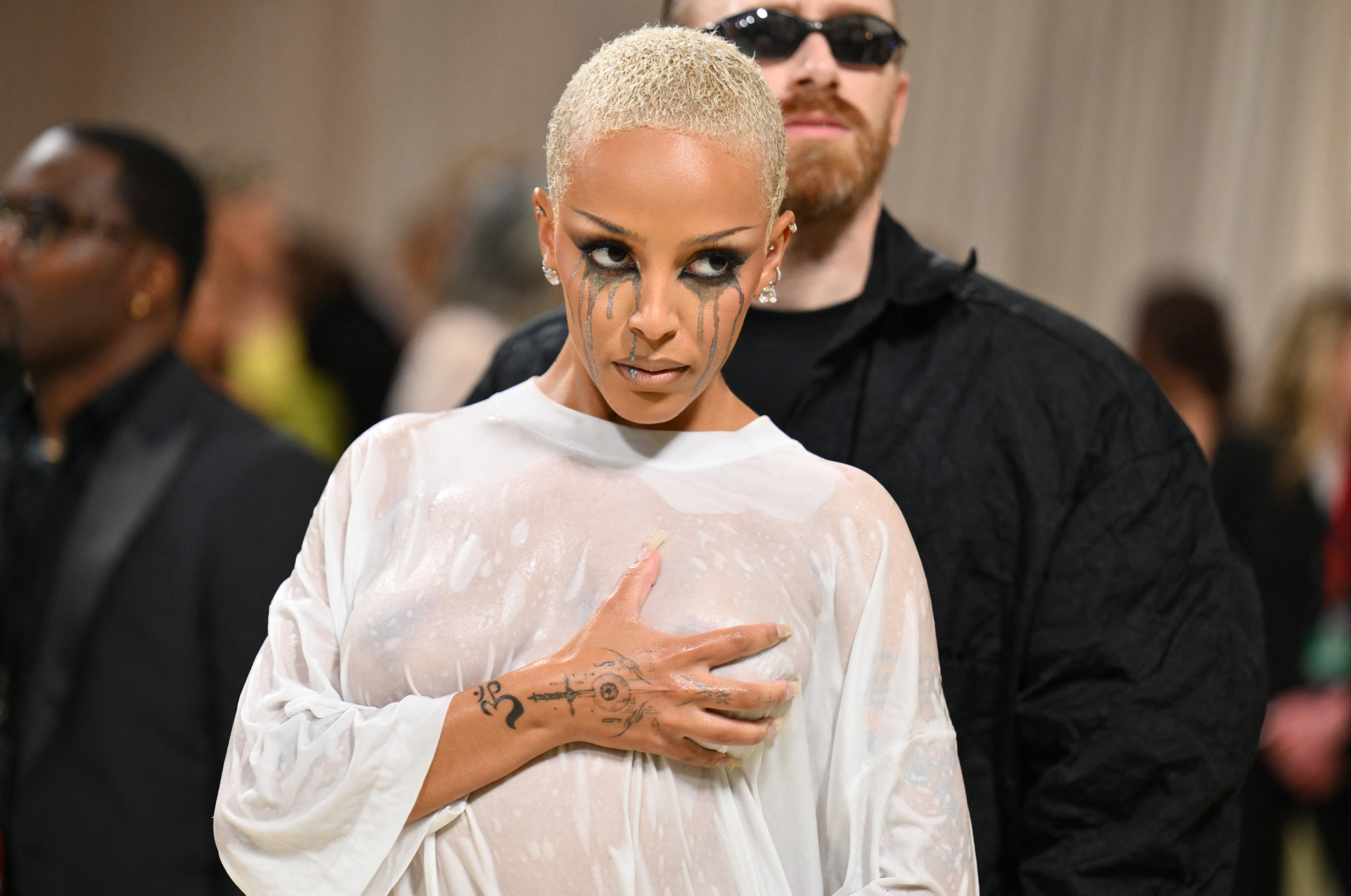 Fans React to Doja Cat Arriving to the Met Gala in Nothing But a Towel