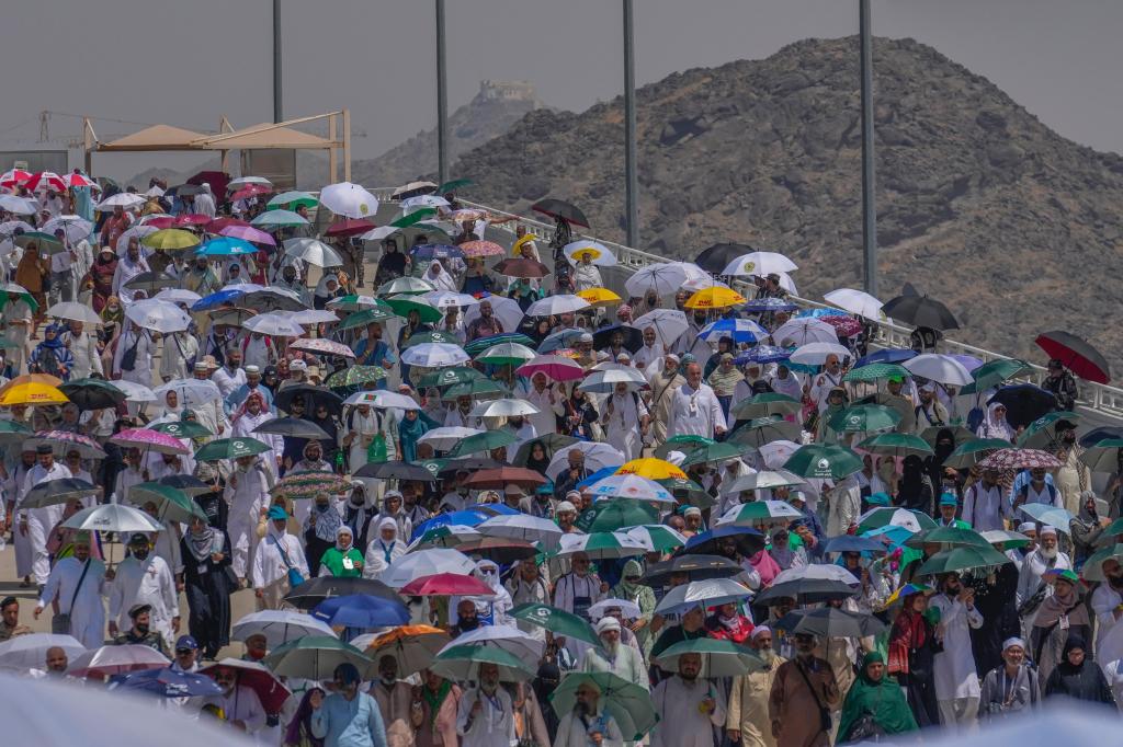 Hundreds died from the heat during Hajj pilgrimage in Saudi Arabia