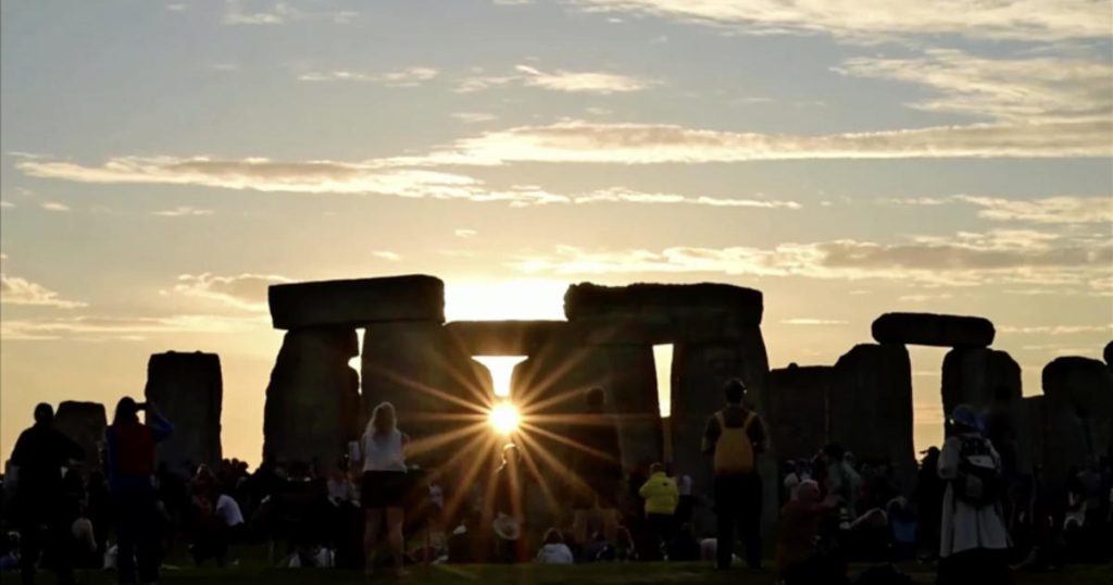 Pictures show summer solstice 2024 at Stonehenge Patabook News